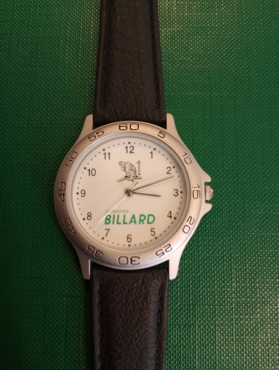 Billard-ur i tidsløst design og med ægte læderrem